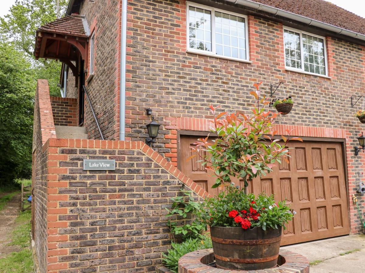 Miswells Cottages - Lake View Turners Hill Extérieur photo