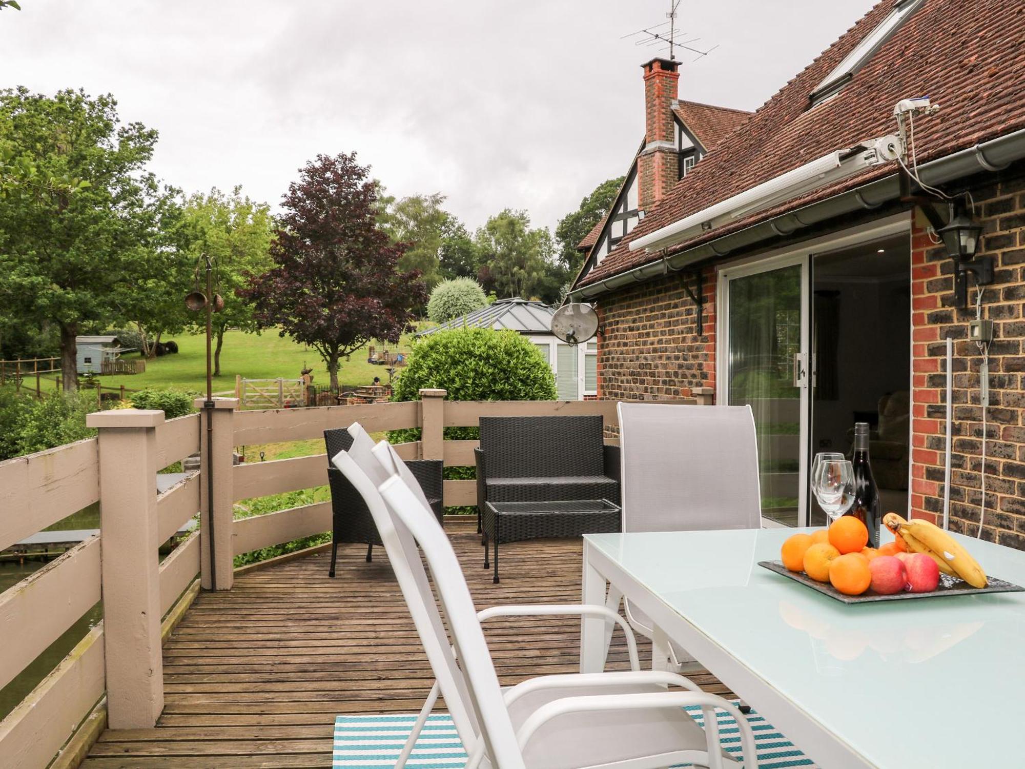 Miswells Cottages - Lake View Turners Hill Extérieur photo
