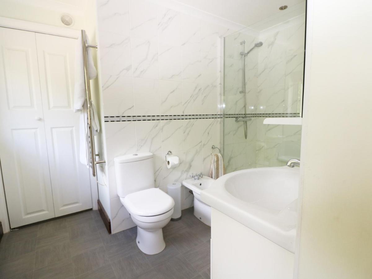 Miswells Cottages - Lake View Turners Hill Extérieur photo