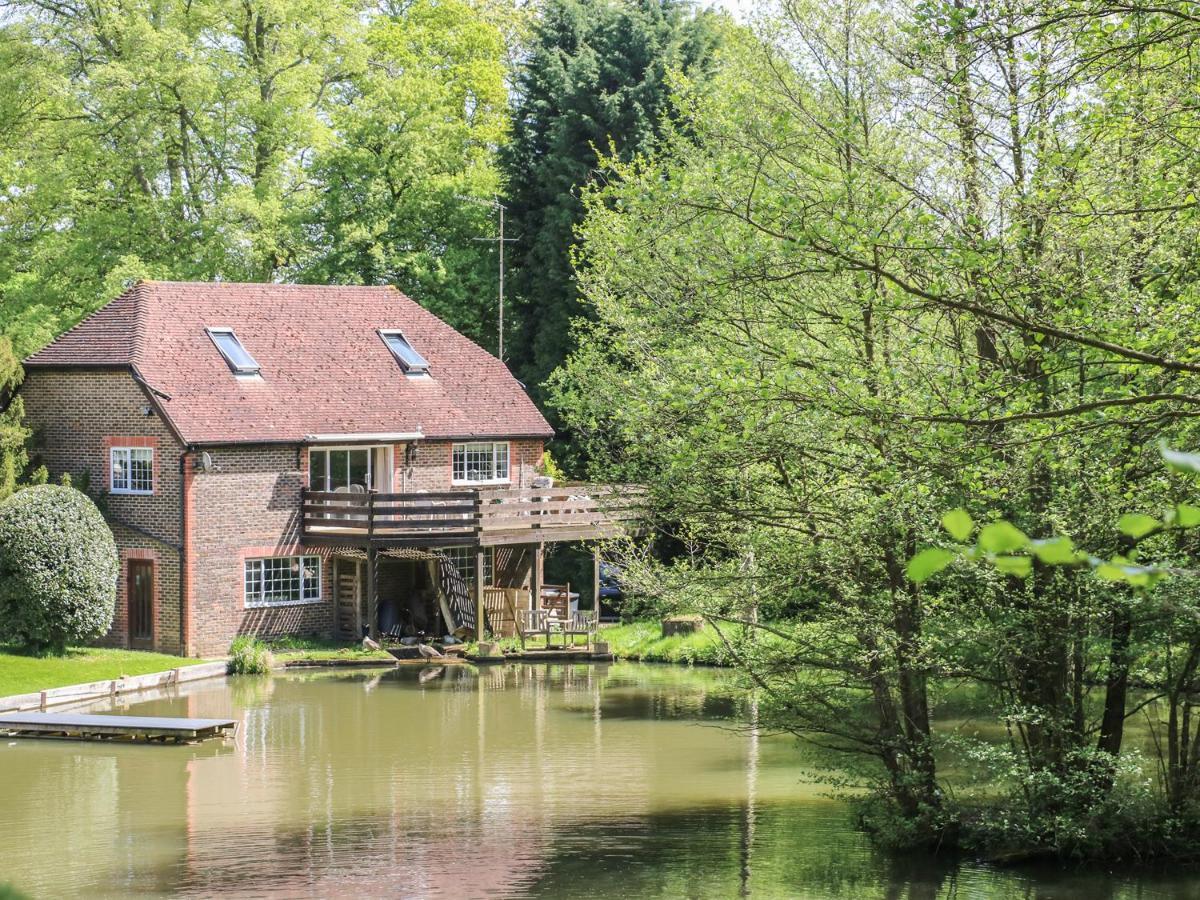 Miswells Cottages - Lake View Turners Hill Extérieur photo