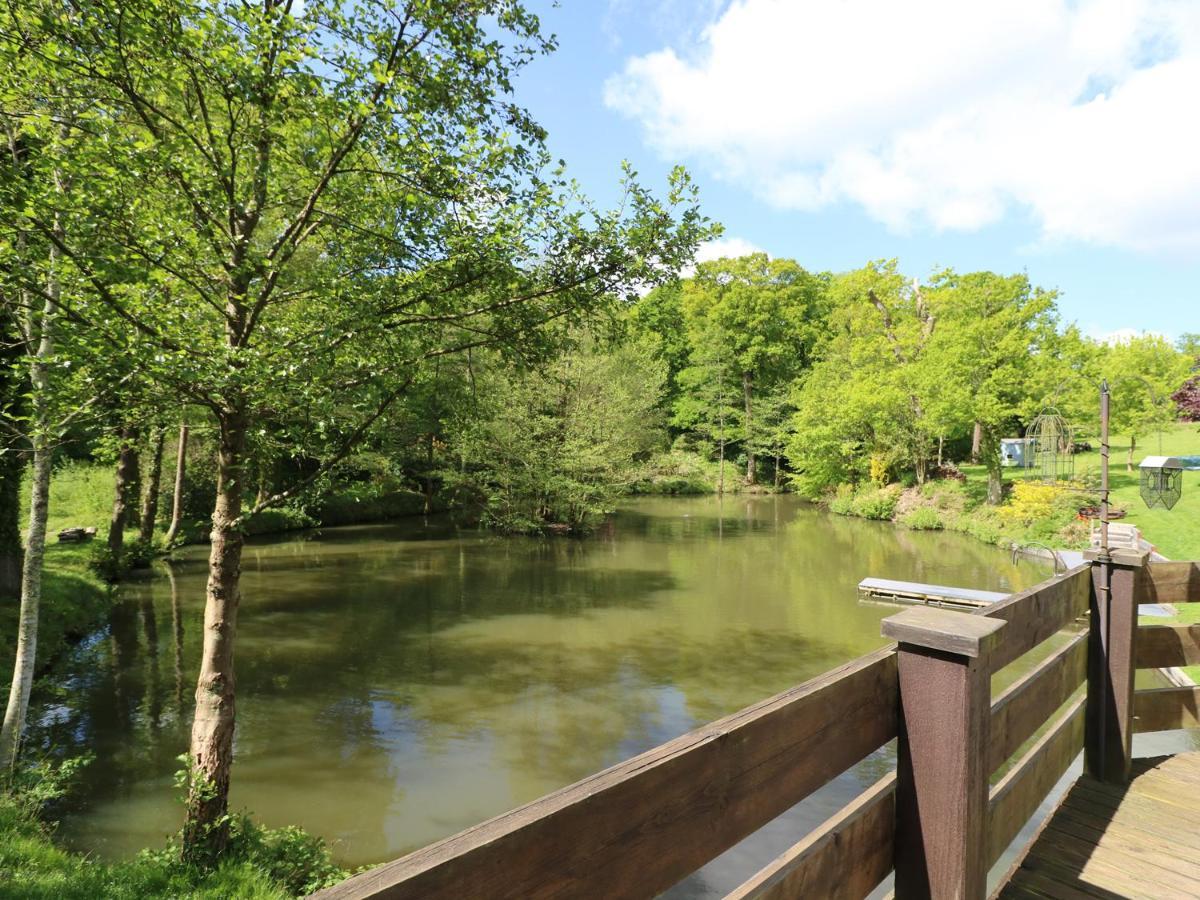 Miswells Cottages - Lake View Turners Hill Extérieur photo