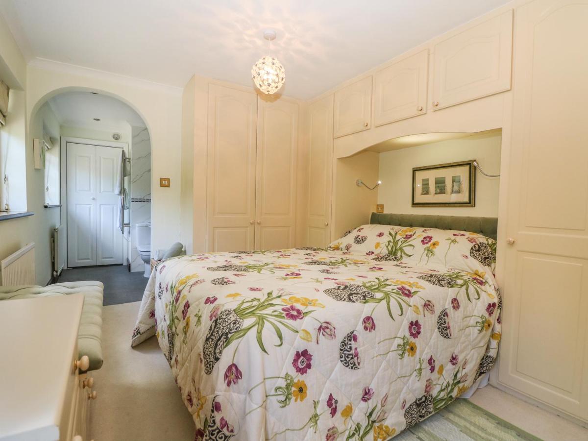 Miswells Cottages - Lake View Turners Hill Extérieur photo